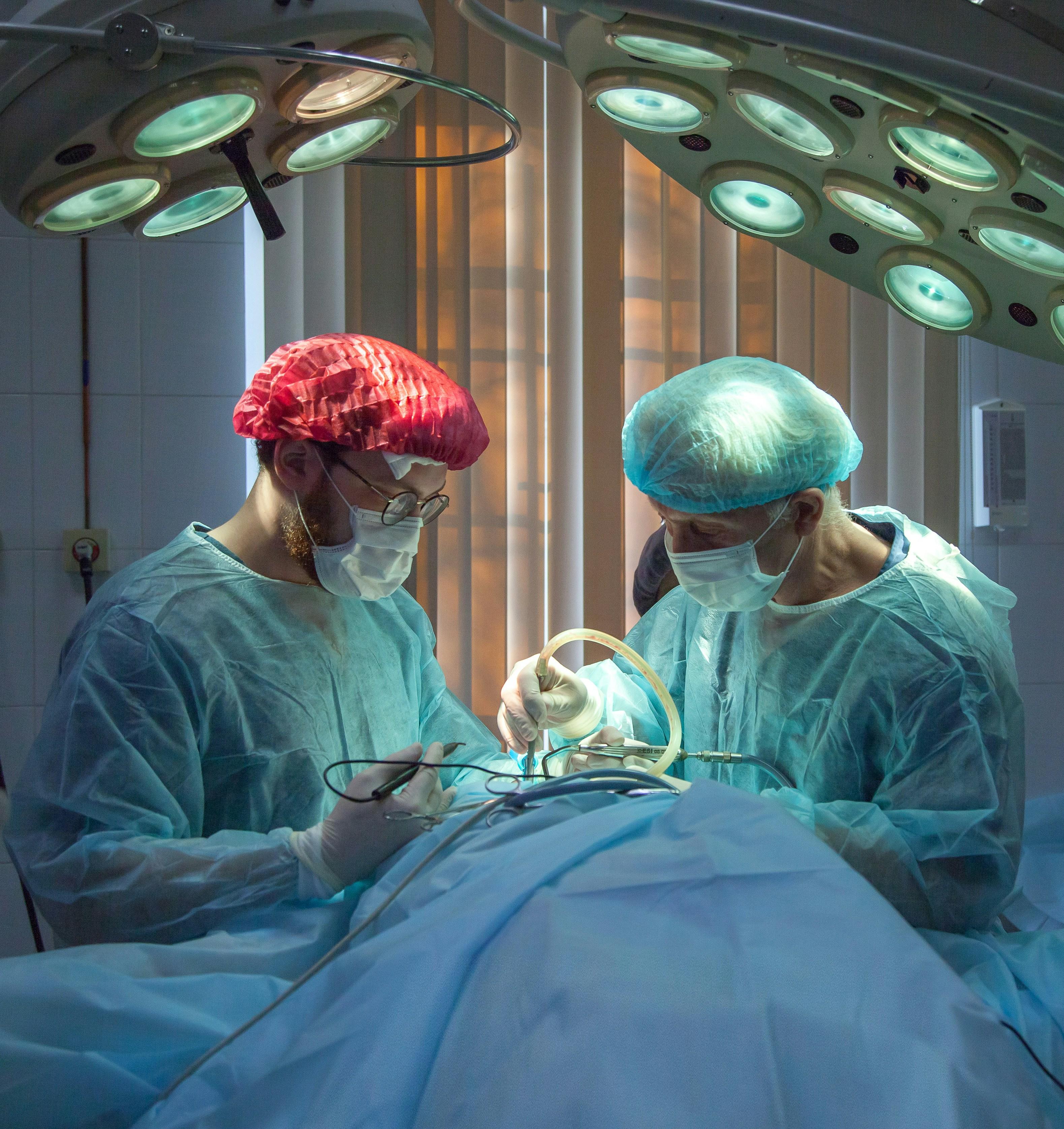 Operacja wymiany zastawki serca - z czym się wiąże? Operacje na bijącym sercu w leczeniu zastawki mitralnej. Zabieg przezcewnikowej implantacji zastawki aortalnej