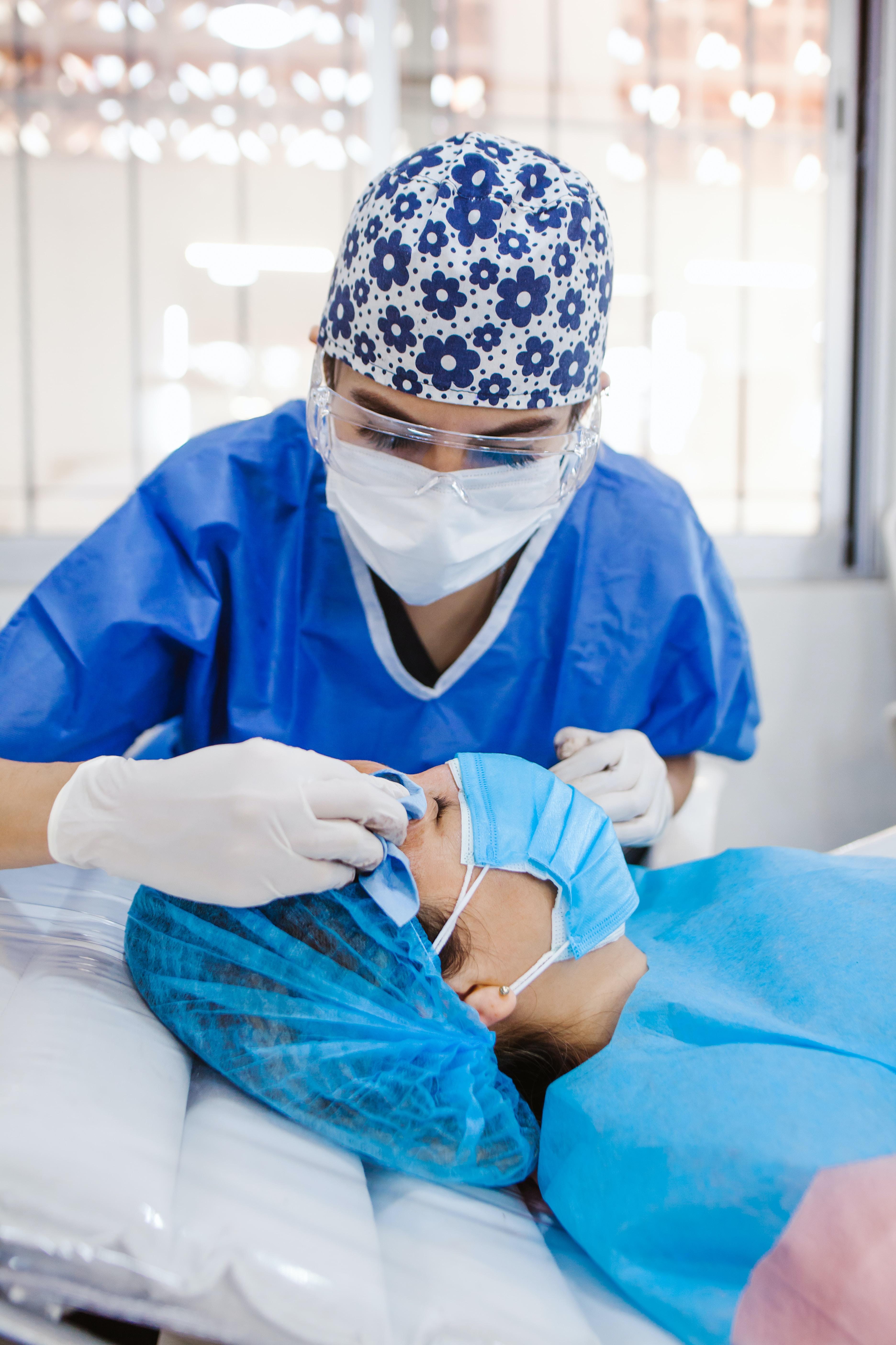 Jak wygląda operacja zaćmy? Jak się przygotować do operacji zaćmy? Czym się charakteryzuje chromanie przestankowe i jak je zdiagnozować?