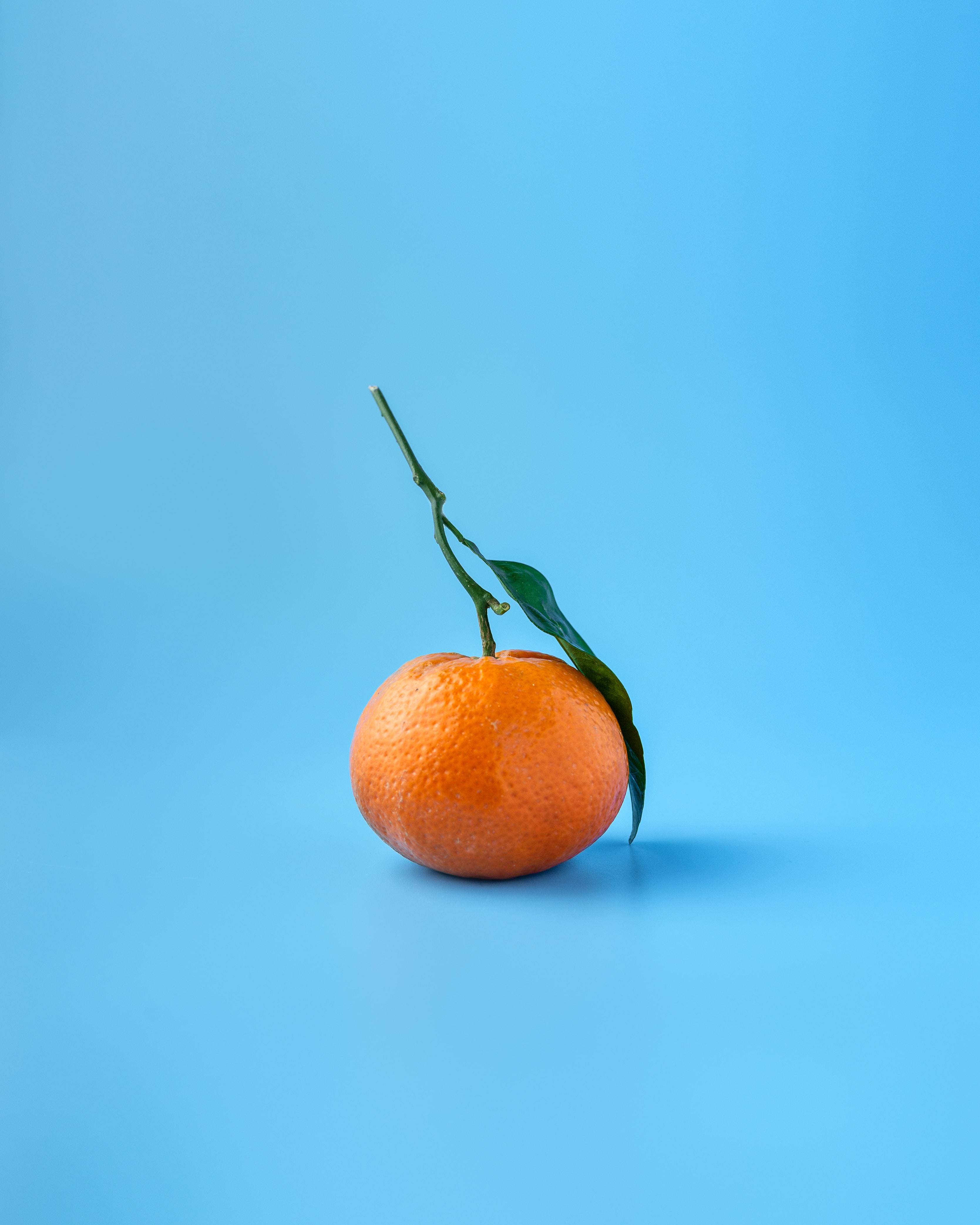 Czy pomarańcze mają najwięcej witaminy C? Właściwości zdrowotne pomarańczy. Pomarańcze - wartości odżywcze. Dlaczego warto jeść pomarańcze? Co kryje w sobie skórka pomarańczy? 