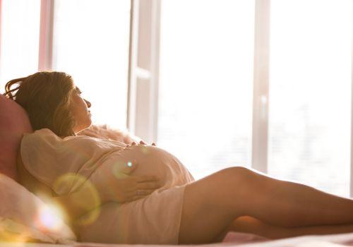 Jak wygląda poród naturalny? Poród fizjologiczny i jego fazy 