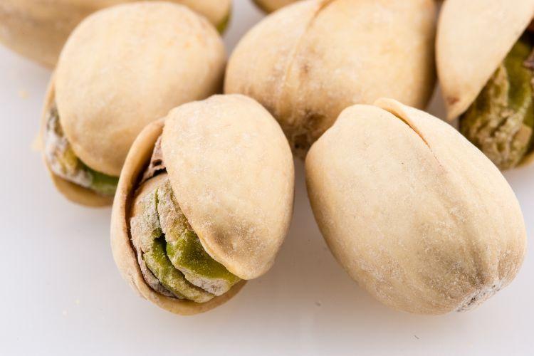 Orzechy pistacjowe - czy są zdrowe? Wartości odżywcze i zastosowanie pistacji