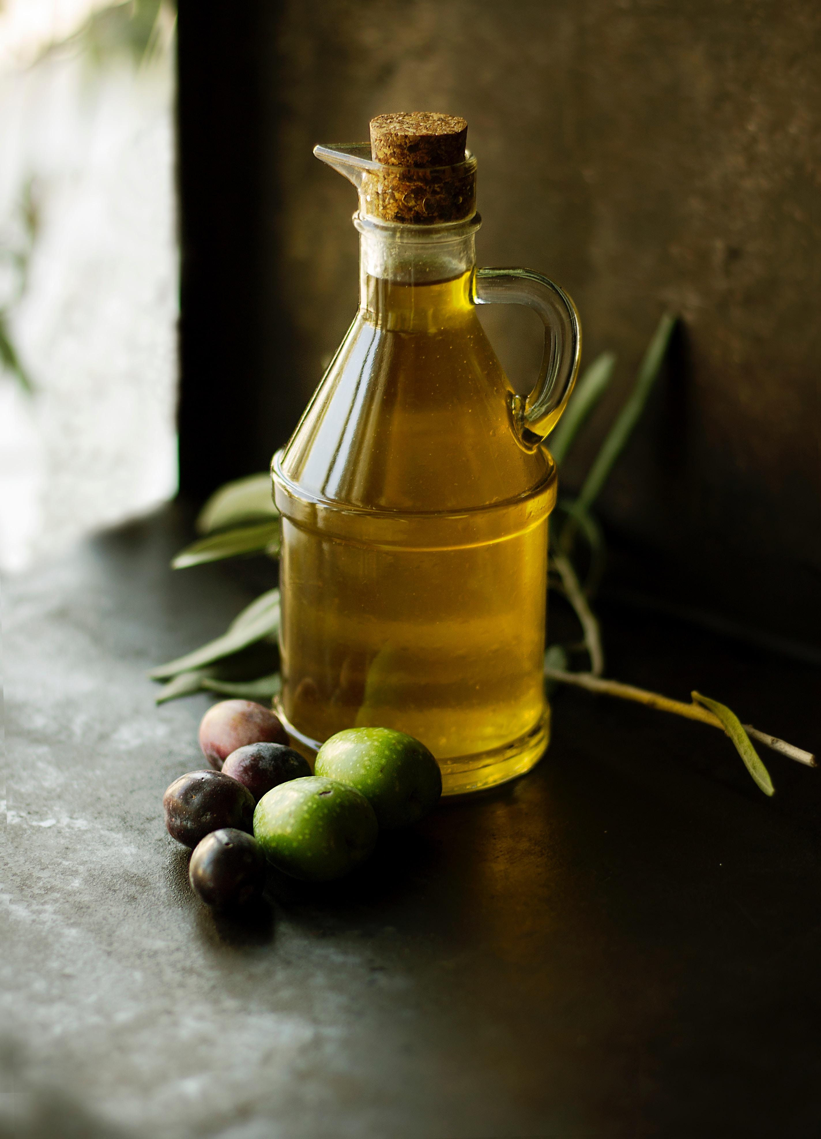 Naturalne właściwości i zastosowanie oleju lnianego - bogatego w kwasy tłuszczowe omega-3. Cudowne właściwości oleju lnianego i jego szerokie zastosowanie. Olej lniany: właściwości i zawartość kwasów omega-3 i omega-6 w oleju lnianym