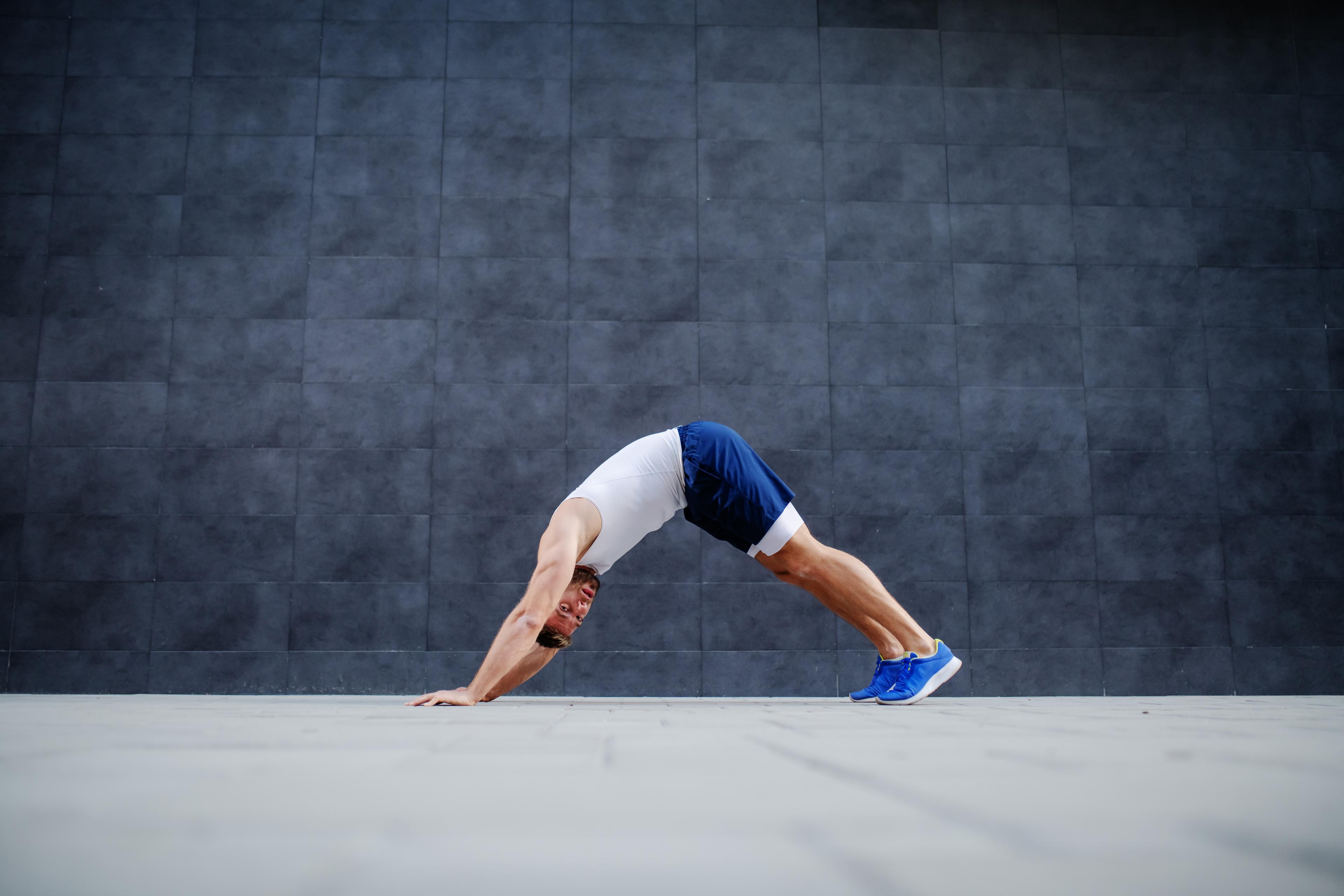 Joga na kręgosłup - zadbaj o zdrowy kręgosłup wraz z jogą. Zadbaj o swój kręgosłup i pozbąć się bólu pleców odpowiednimi elementami jogi