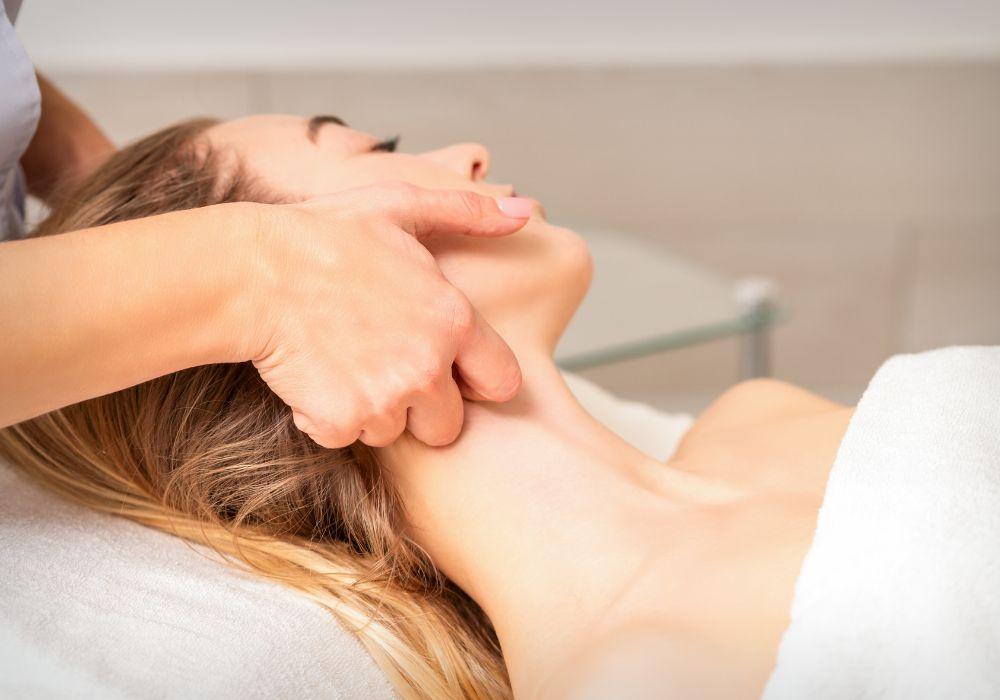 Drenaż ucha (tympanostomia) - wskazania i powikłania