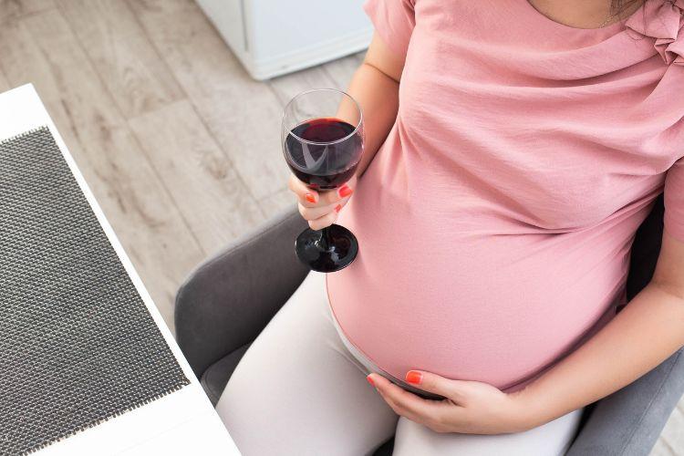 Alkohol w ciąży - jak wpływa na zdrowie dziecka? 