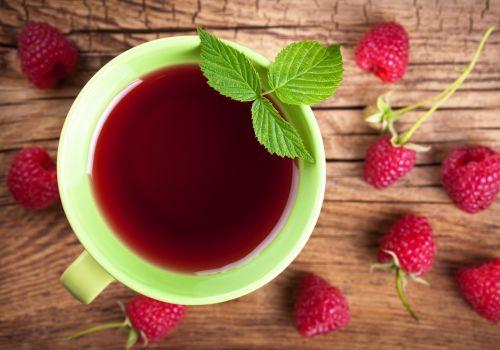 Herbata z liści malin - najlepszy sposób na wywołanie porodu?