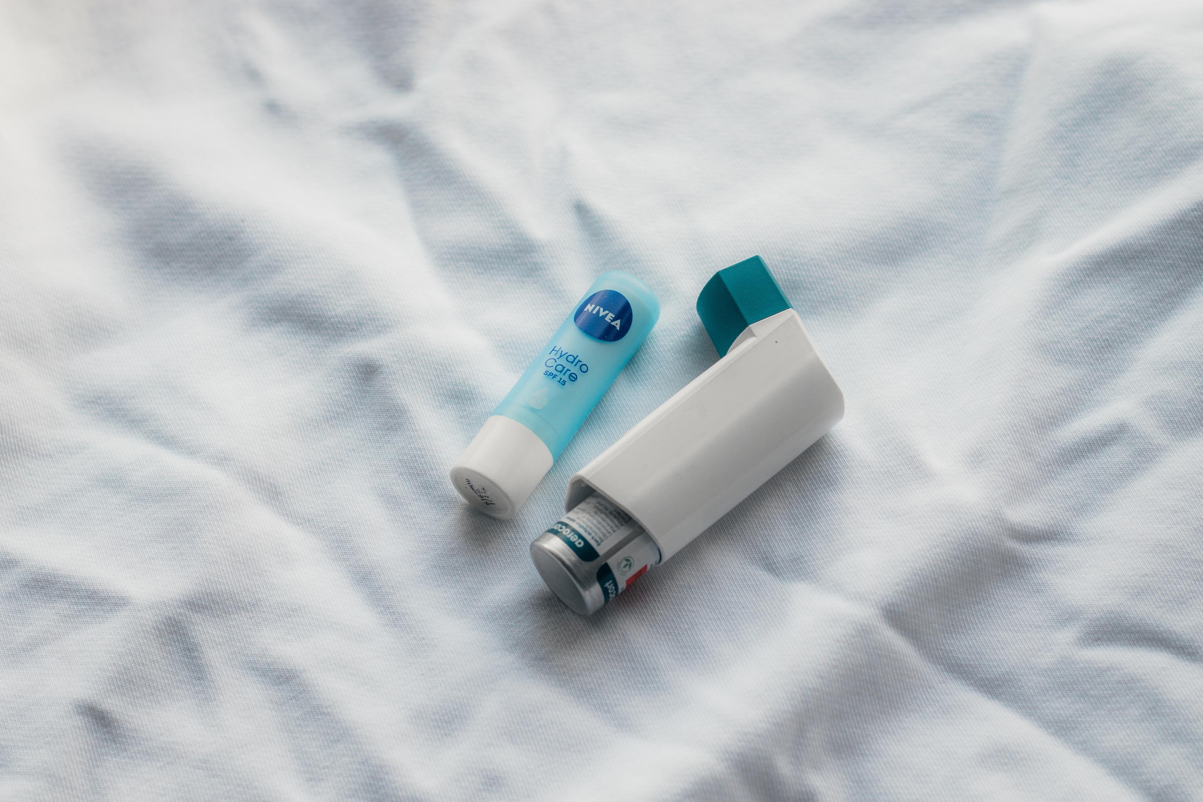 Jak działa inhalator? Jak wybrać inhalator dla dzieci i dorosłych? Czym różni się inhalator od nebulizatora? Najlepszy inhalator dla dziecka i osoby dorosłej? 