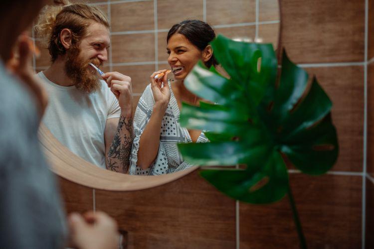 Bonding zębów - na czym polega? Najważniejsze informacje o bondingu