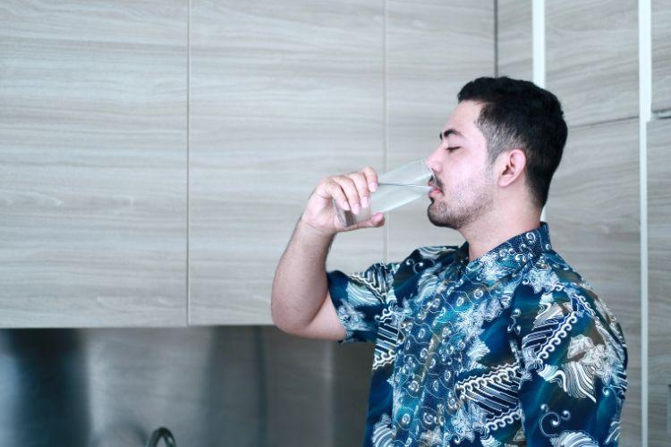 Woda wysokozmineralizowana – kto powinien ją pić i dlaczego
