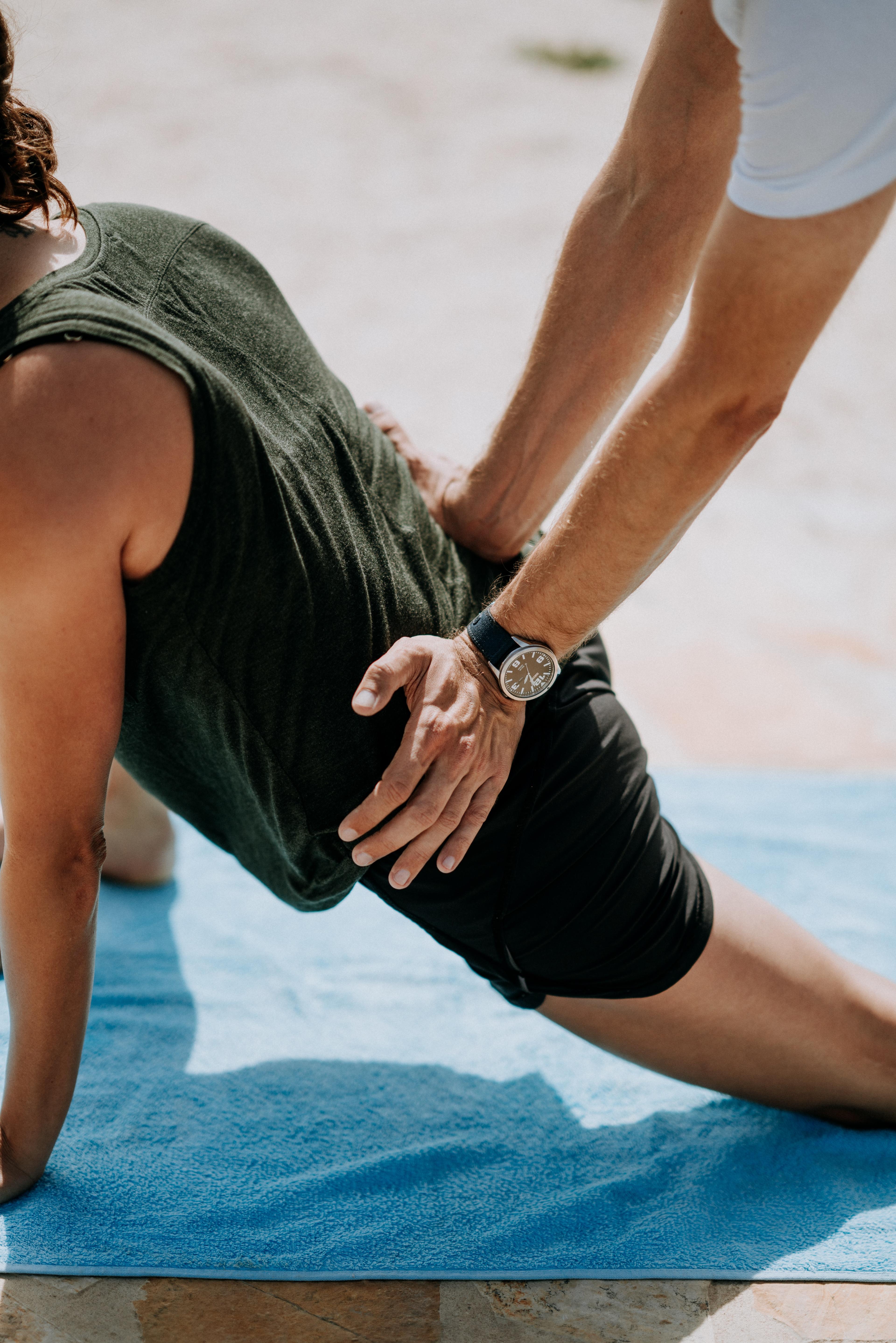 Skurcze mięśni - skąd się biorą i jak sobie z nimi radzić? Co może powodować skurcze mięśni? Jak zapobiegać skurczom nóg 