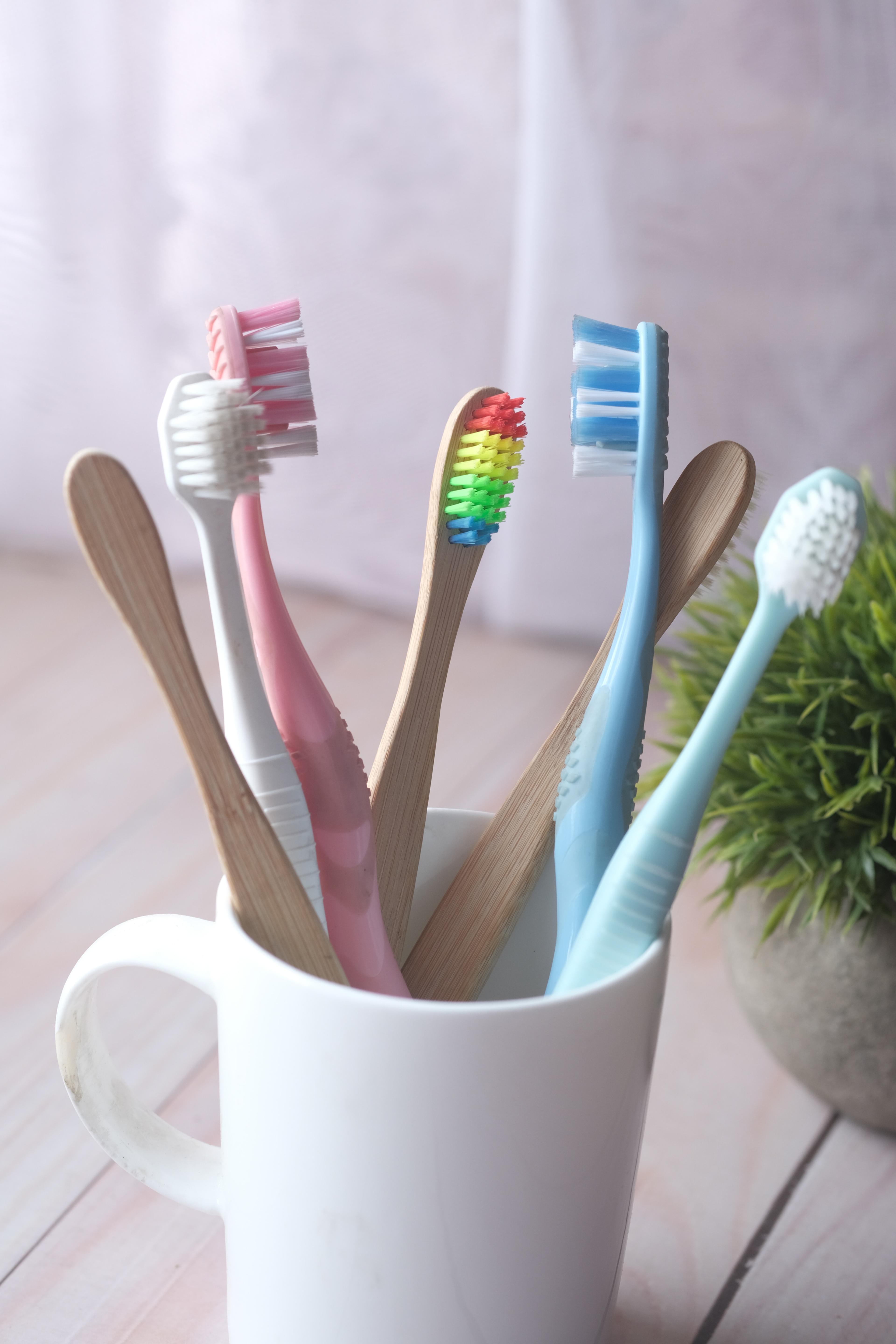 Jak prawidłowo myć zęby szczoteczką manualną? Krok drugi – szczotkowanie zębów. Jak prawidłowo myć zęby? Poznaj techniki szczotkowania
