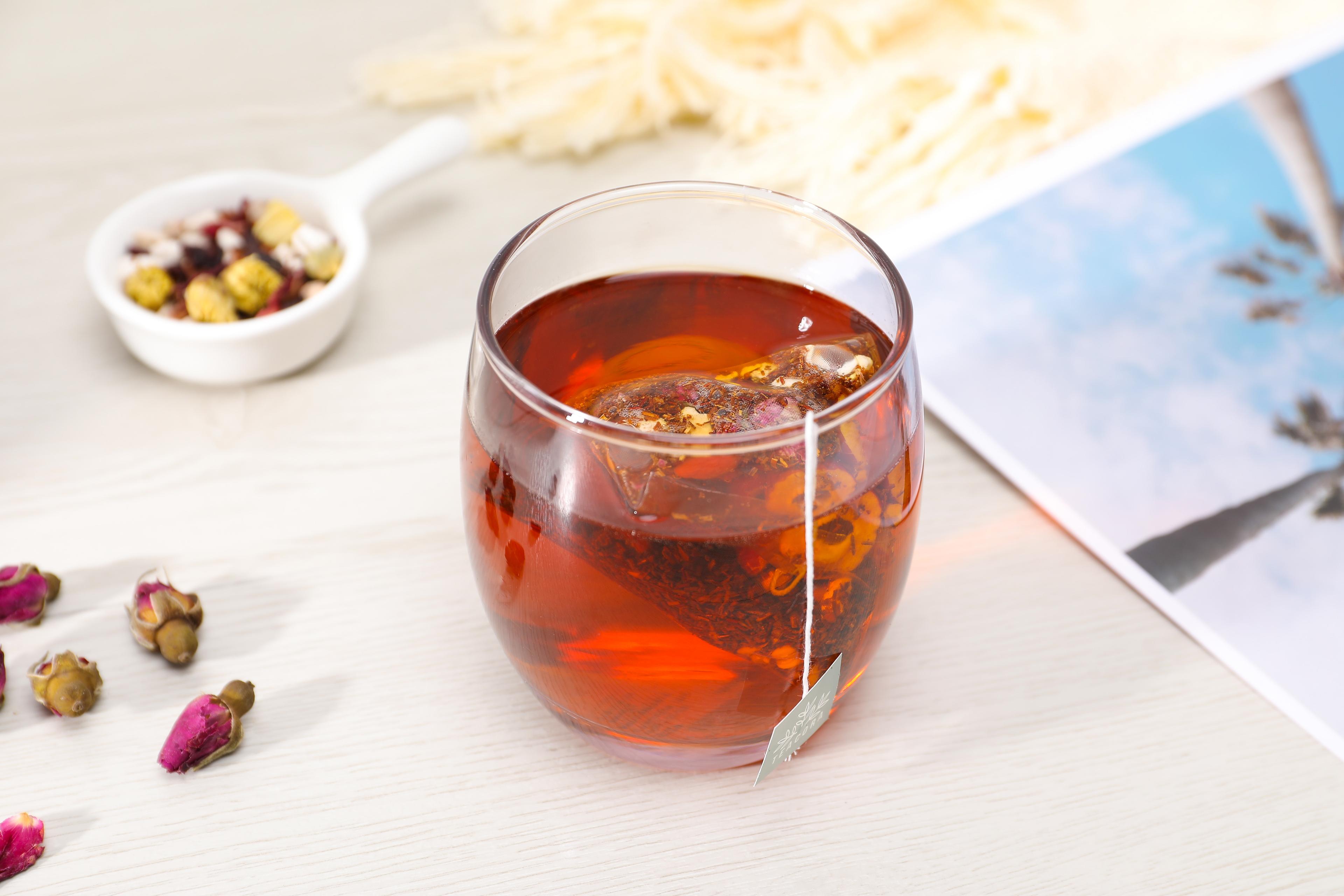 Herbata Rooibos - Czerwona herbata o wielu korzyściach zdrowotnych. Rooibos – dlaczego warto pić herbatę z czerwonokrzewu? Właściwości zdrowotne herbaty rooibos. Herbata Rooibos – Czerwonokrzew Afrykański