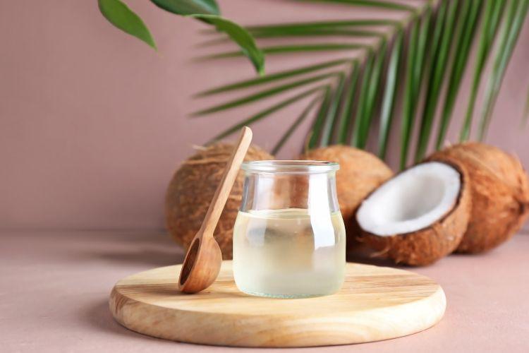 Olej kokosowy - właściwości zdrowotne i jak można go stosować?