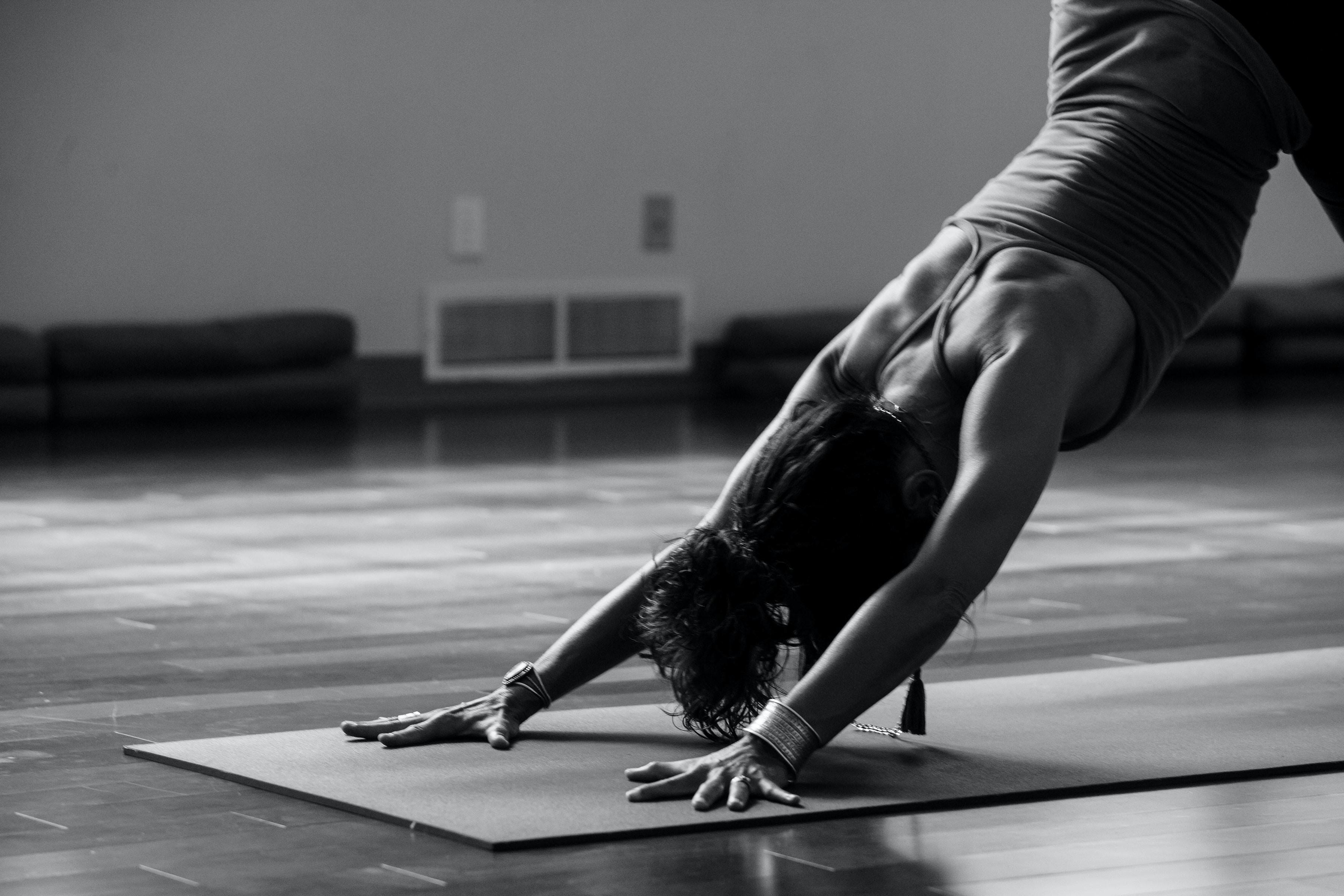 Hatha joga - na czym polega? Korzyści z praktyki hatha jogi. Jakie przynosi korzyści?