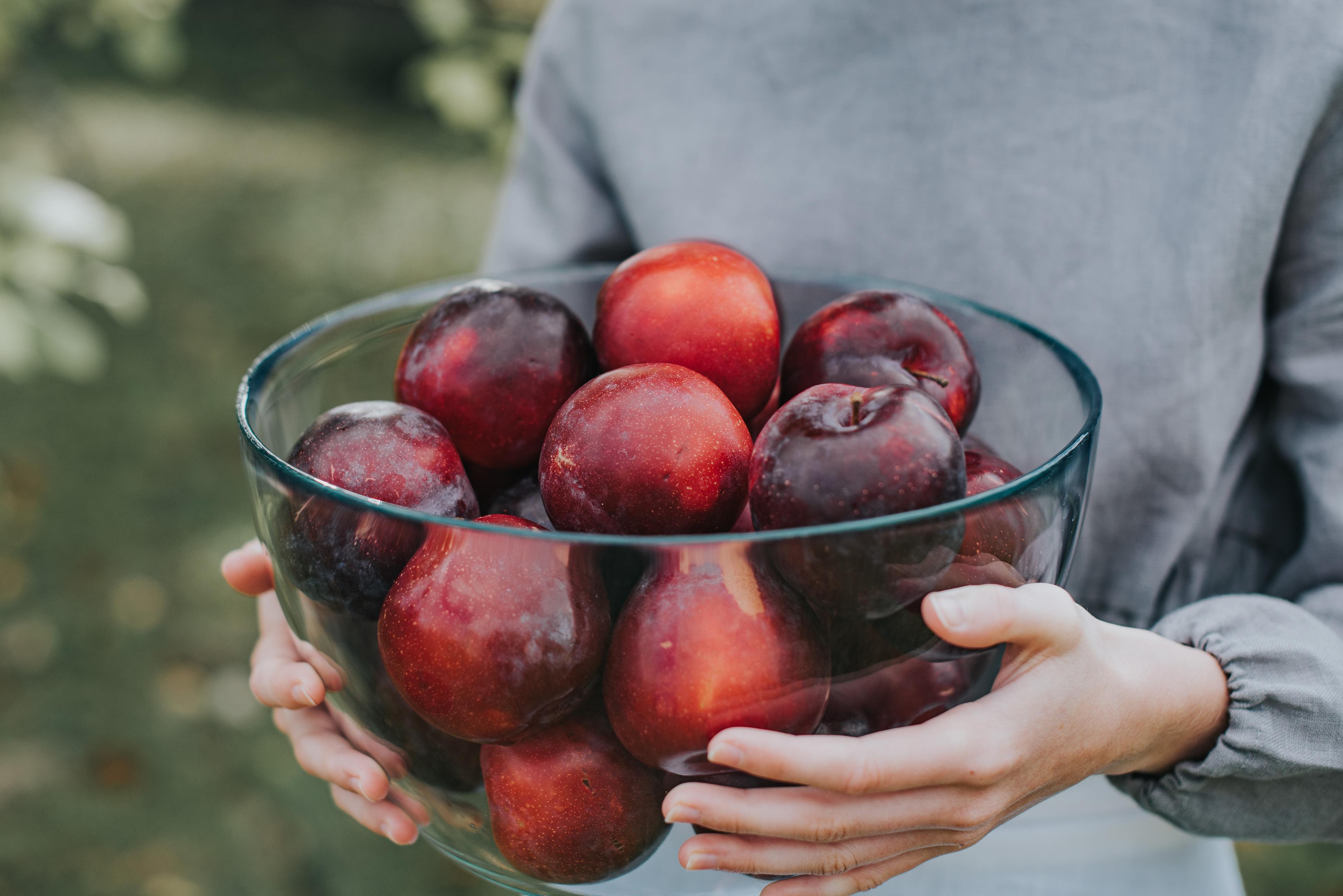 Suszone śliwki – na co działają? Właściwości i zastosowanie