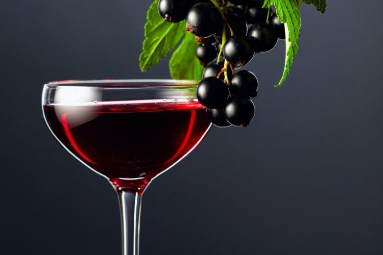 Nalewka z czarnych porzeczek – właściwości zdrowotne i przepis