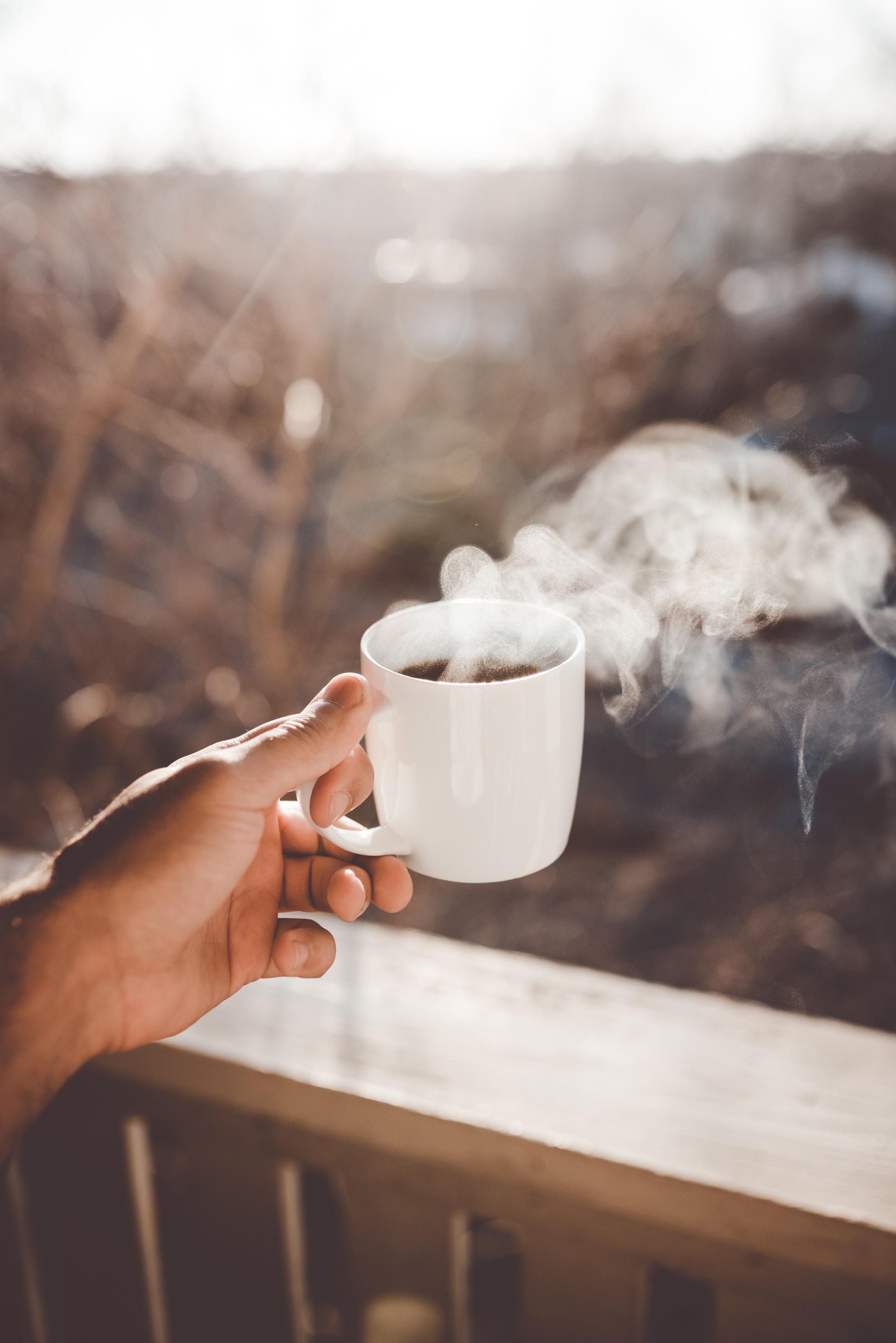 Kawa a uchyłki jelita grubego - czy można pić kawę przy problemach z jelitami? Zespół jelita drażliwego - czy kawa szkodzi jelitom? Zapalenie jelita grubego. Jak wygląda sytuacja u chorych na raka jelita grubego? 