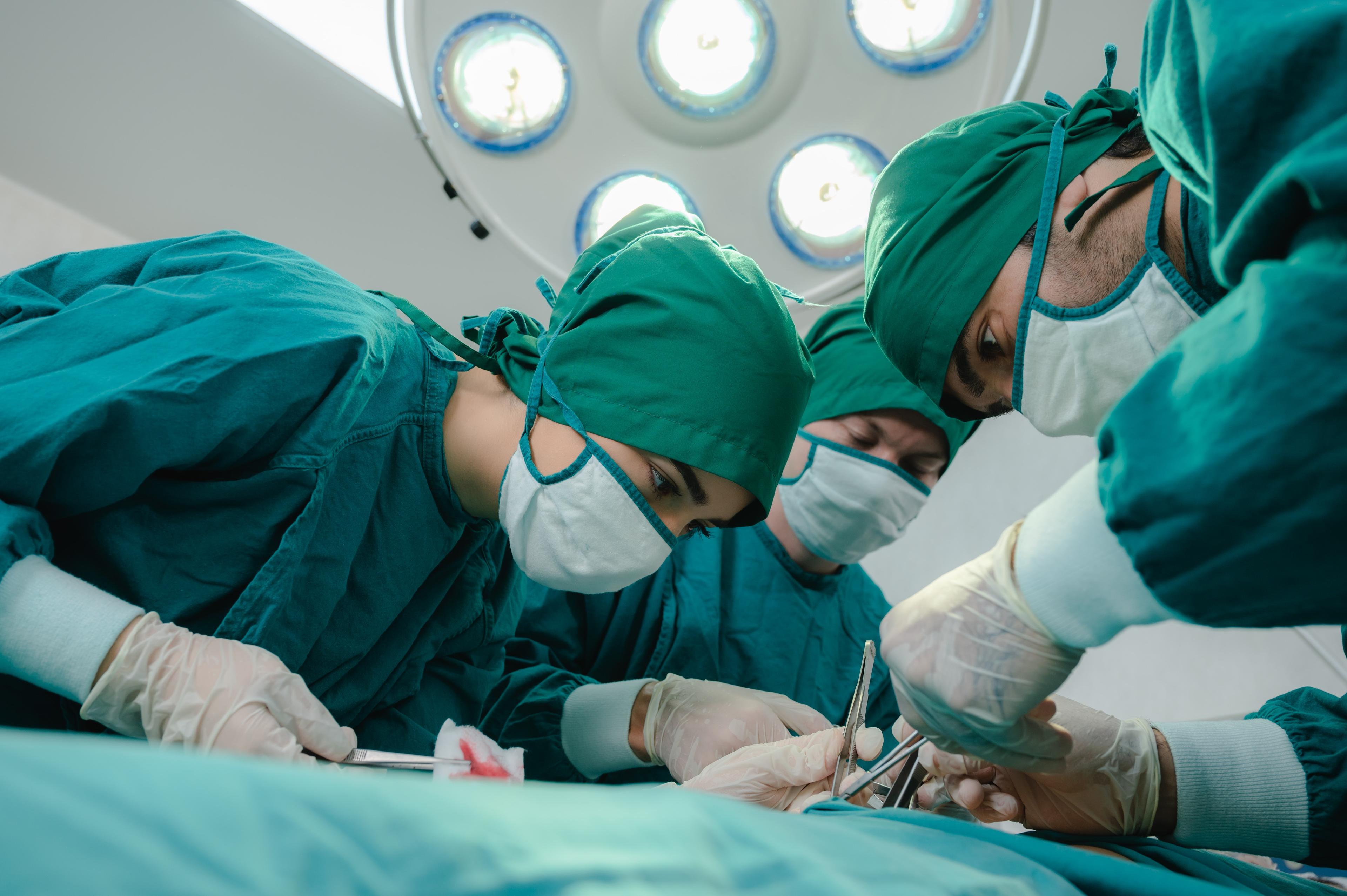 Jak wygląda operacja wymiany zastawki? - wskazania, przygotowania i przebieg zabiegu. Zabieg przezcewnikowej implantacji zastawki aortalnej. Natężenie lęku i depresji u pacjentów poddawanych zabiegowi wymiany zastawki aortalnej