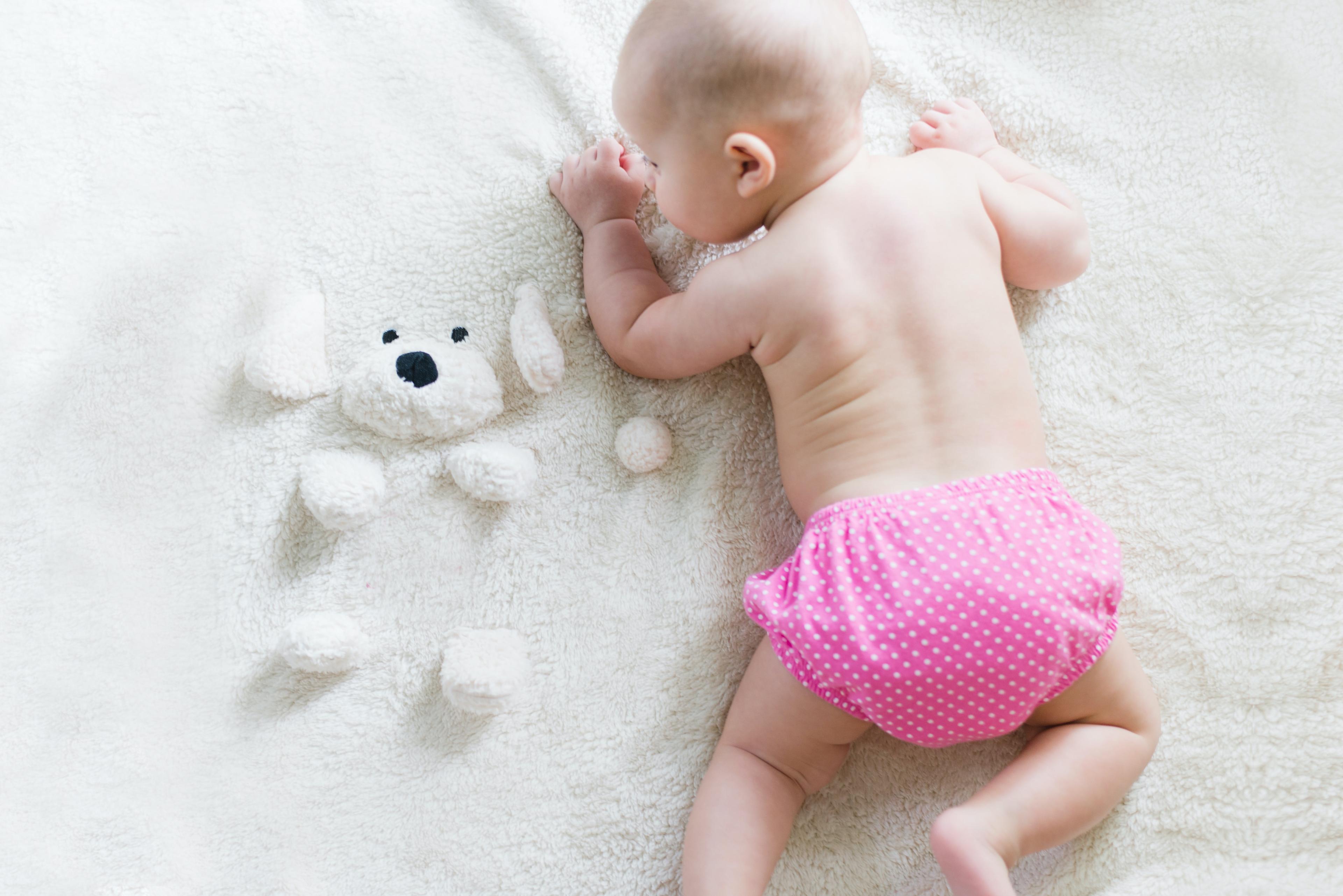 Trądzik niemowlęcy - jak dbać o skórę maluszka? Trądzik noworodkowy i niemowlęcy - objawy. Trądzik niemowlęcy i noworodkowy – leczenie