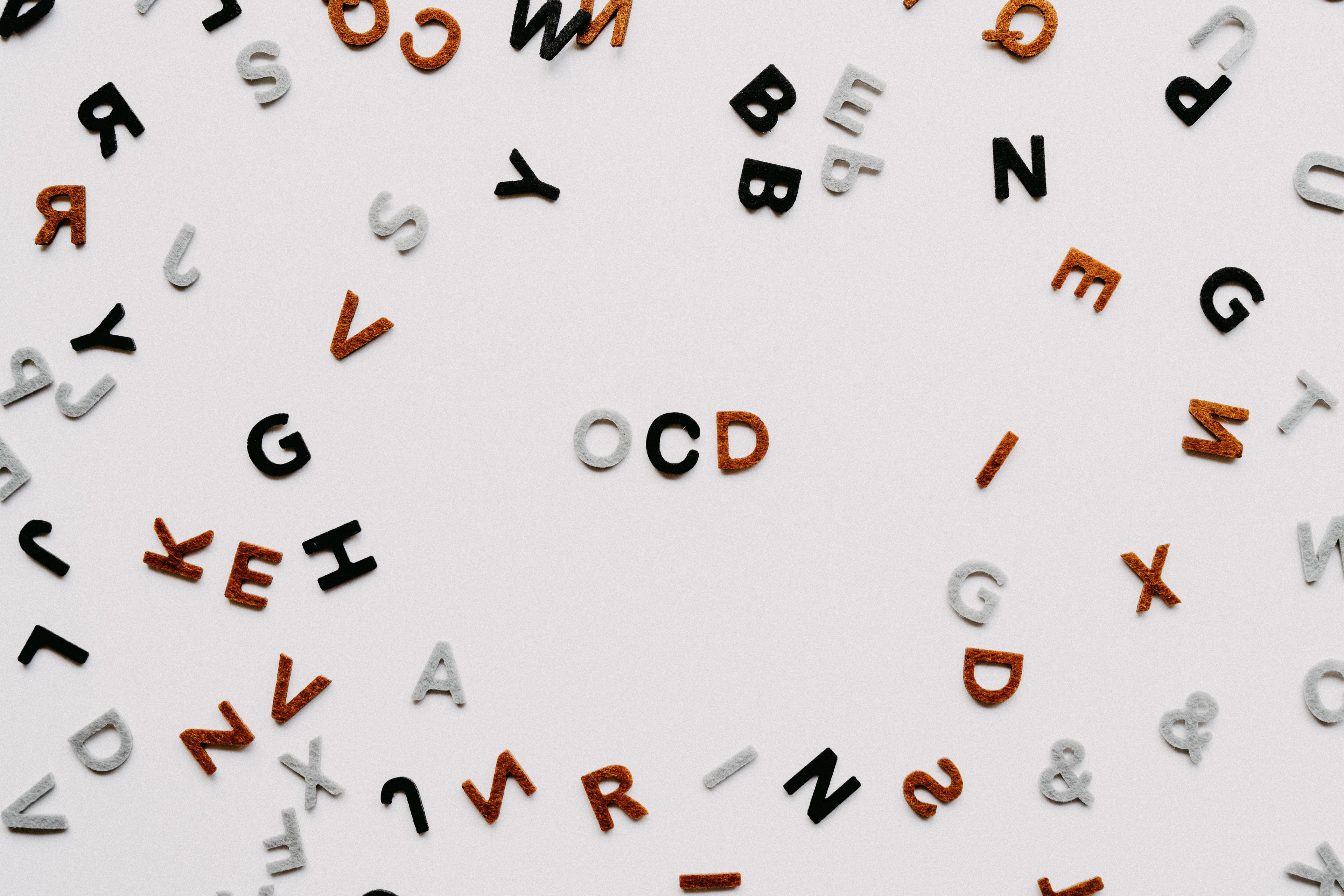 Nerwica natręctw (OCD) – objawy i leczenie natrętnych myśli