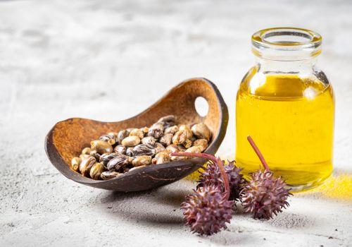 Olej rycynowy - jak go stosować i dlaczego jest tak popularny w pielęgnacji ?