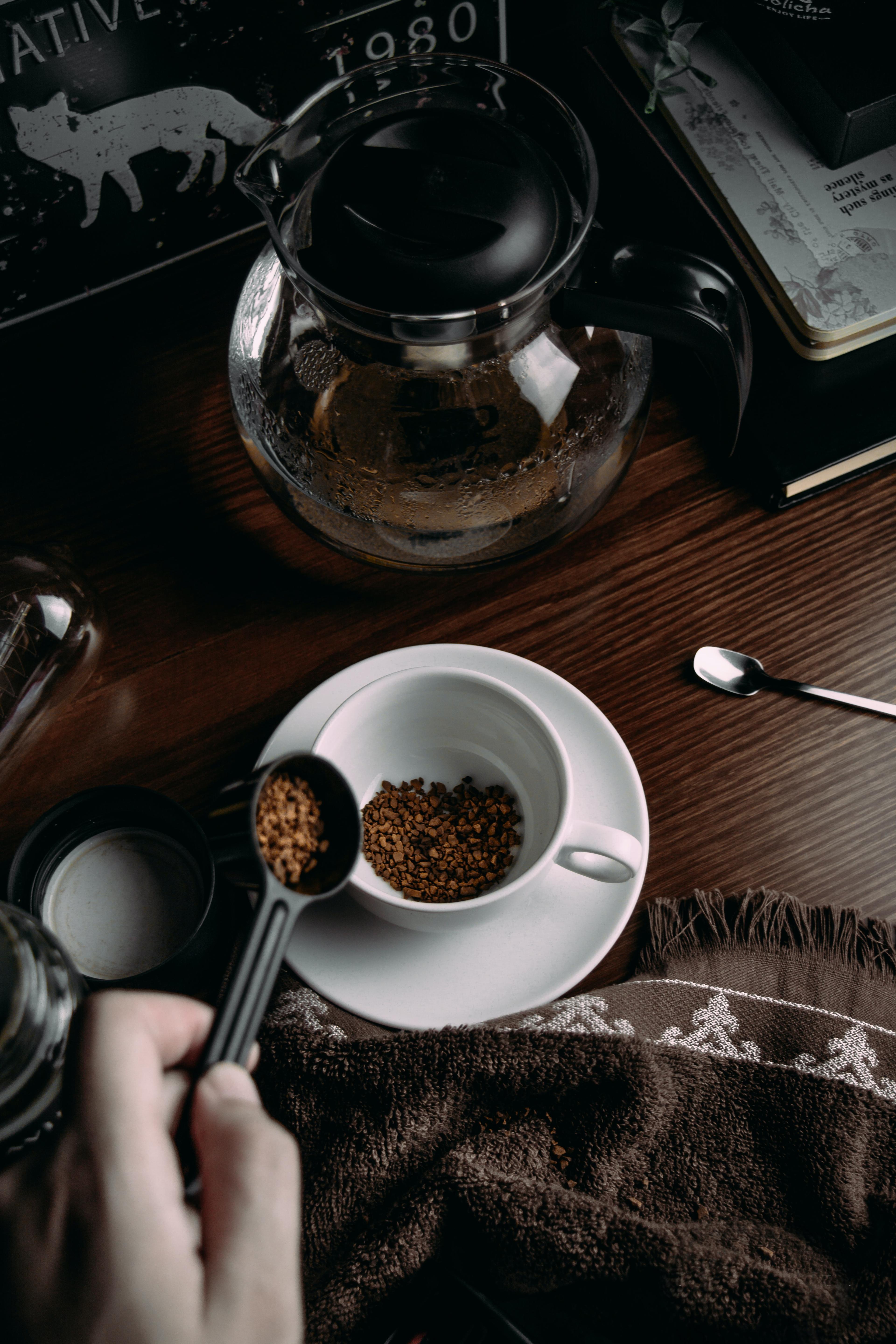 Czy kawa rozpuszczalna jest zdrowa? Skład i właściwości kawy rozpuszczalnej. Czy kawa rozpuszczalna jest szkodliwa dla zdrowia? Jaką kawę rozpuszczalną wybrać. Jak powstaje kawa rozpuszczalna i jaki ma wpływ na zdrowie 