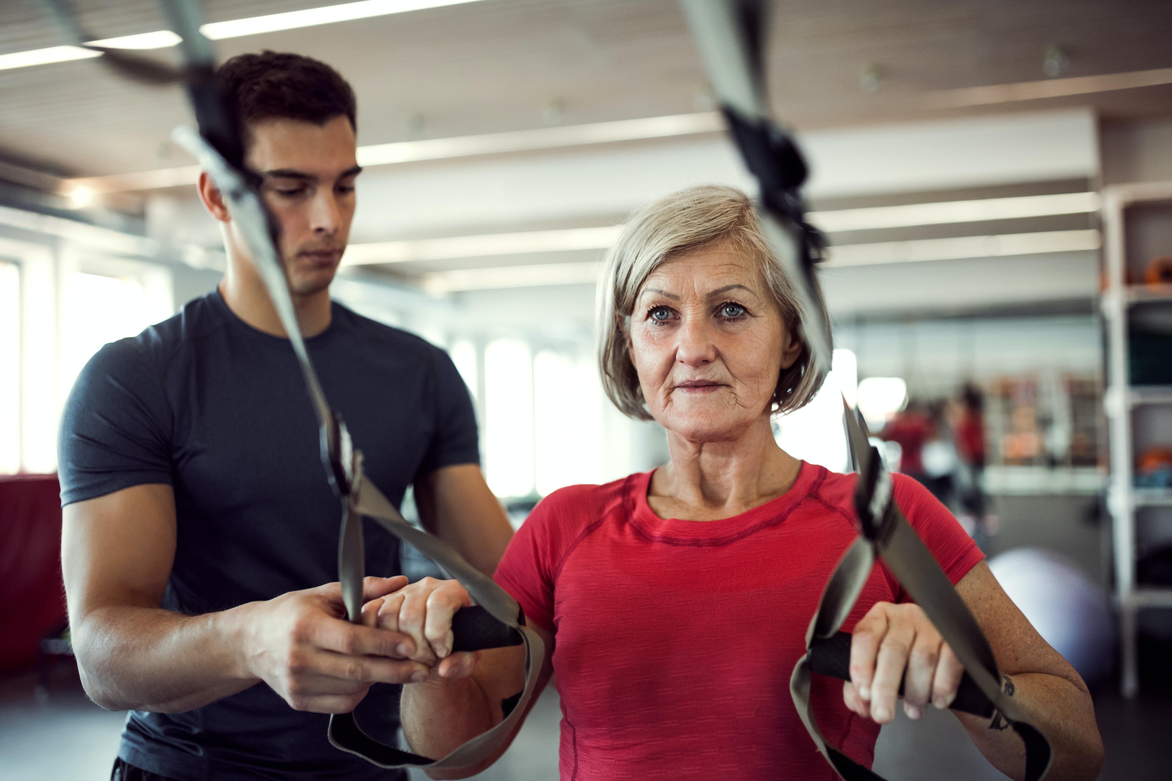 Ćwiczenia dla seniorów - jak dbać o sprawność w każdym wieku. Aktywność fizyczna dla osób starszych. Ćwiczenia dla osób starszych - seniorów w domu