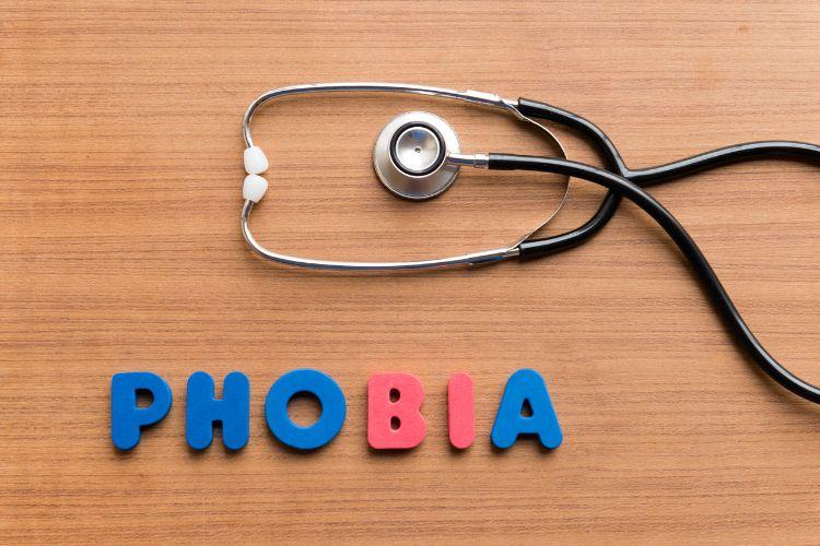 Fobia przed długimi wyrazami - skąd się bierze i jak się objawia? To jedna z najdziwniejszych fobii. Lęk przed długimi słowami – jak go rozpoznać?