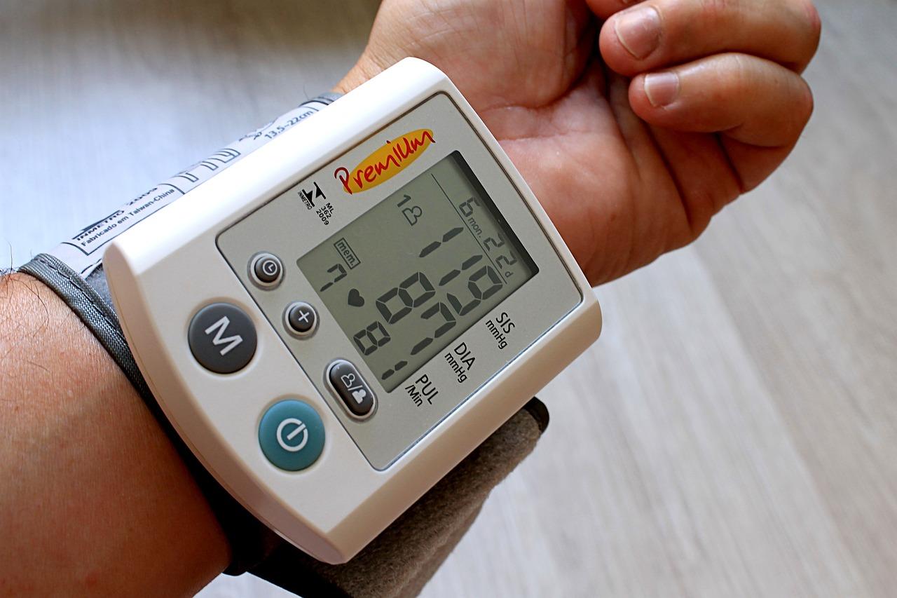 Jak obniżyć ciśnienie bez leków? Domowe sposoby jak obniżyć ciśnienie krwi bez leków. Sposoby na nadciśnienie 