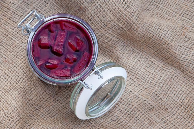 Zakwas buraczany – właściwości i dlaczego warto w diecie