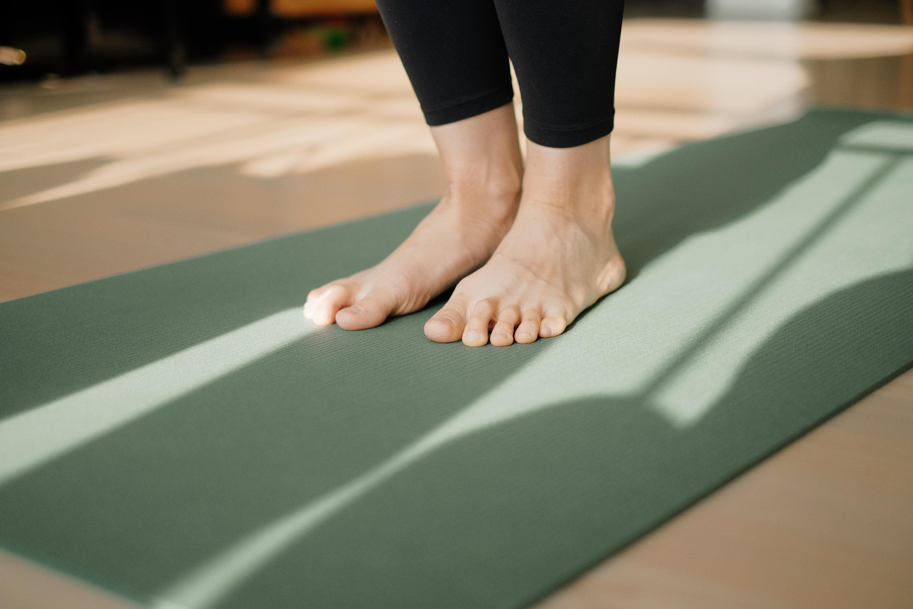 Pilates - co to jest i jak wpływa na zdrowie? Poznaj korzyści płynące z pilatesu! Pilates dla początkujących, na czym polega trening wzmacniający?