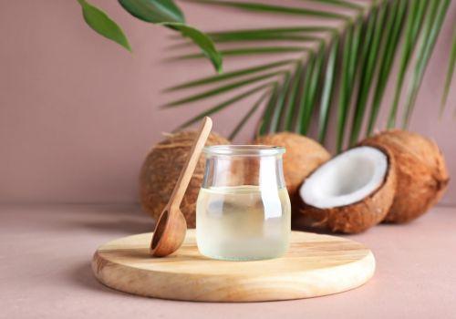 Olej kokosowy - zastosowanie, zdrowotne właściwości i różnice między rafinowanym a nierafinowanym
