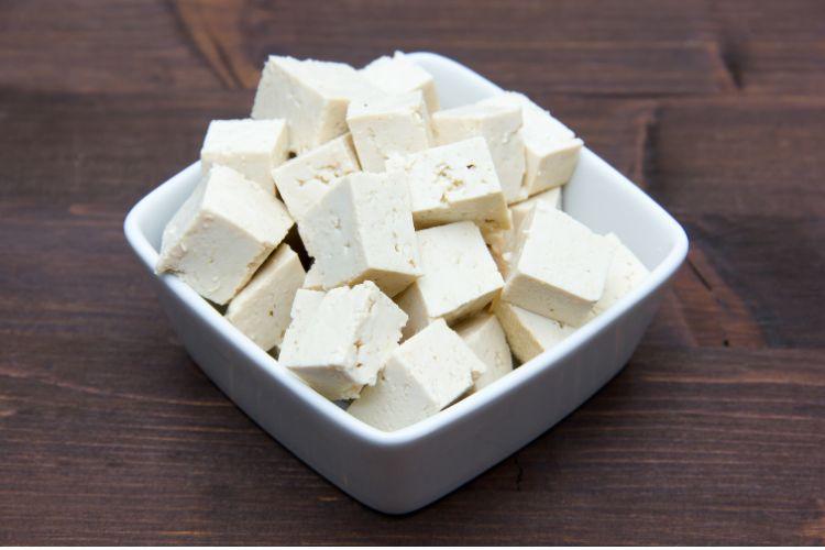 Tofu - kto powinien je jeść, a kto nie? Wartości odżywcze i kaloryczność tofu