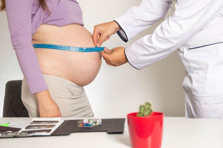 Małowodzie w ciąży – przyczyny, objawy i leczenie (bezwodzie)