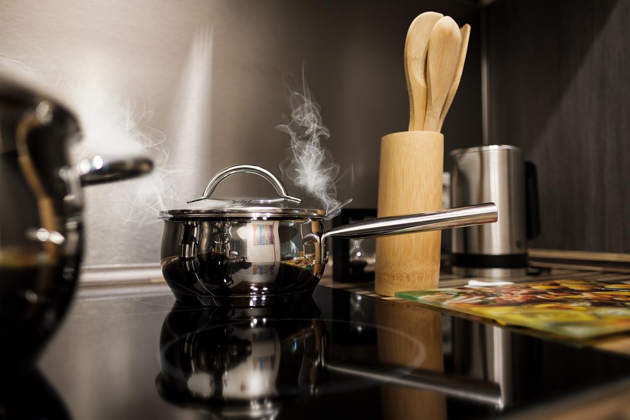 Gotowanie na parze. Wady i zalety - co warto wiedzieć o gotowaniu na parze, jakie są korzyści zdrowotne?
