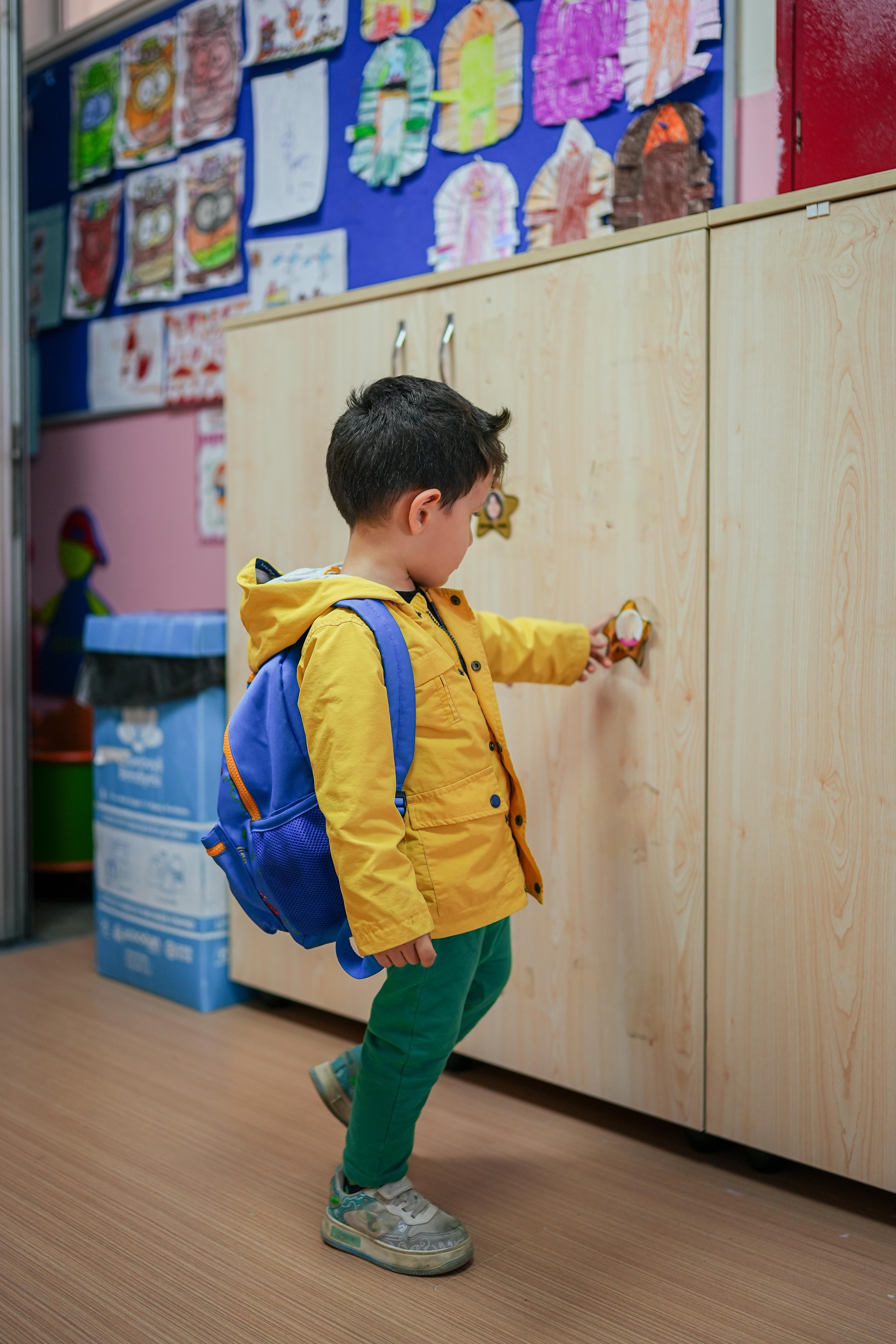 Wszy u dzieci – skąd się biorą, jak wyglądają, objawy i leczenie wszawicy